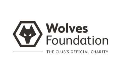 Families experience fencing at Wolves Foundation
